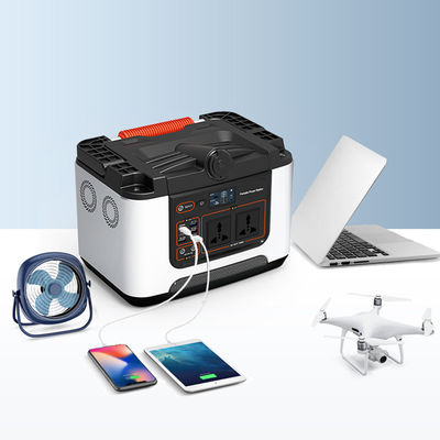 Un buon prezzo. Centrale elettrica portatile da 700 W con capacità di 648Wh per 10 apparecchi - alimentazione di emergenza e generatore portatile in linea